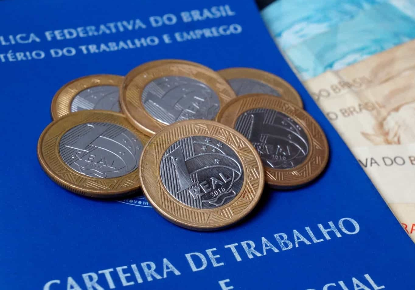 Mínimo hoje, de apenas R$ 1.100, é o menor poder de compra em relação aos produtos da cesta básica desde 2005